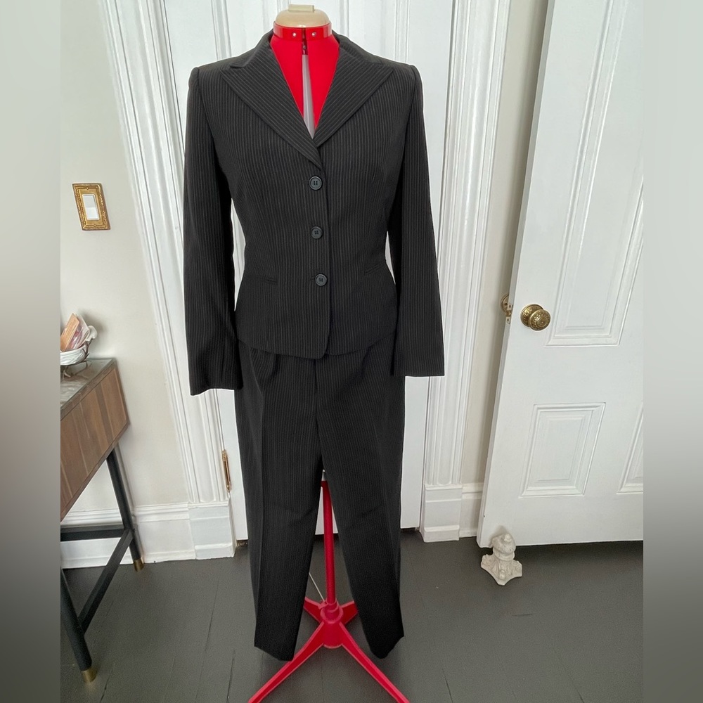 Kasper - suit